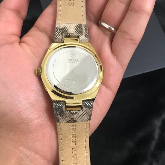 Meet your Posher, Enyi - Picture 3 of 4